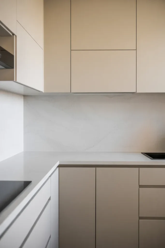  Seamless Backsplashes That Create Flow